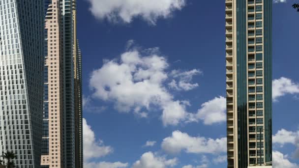 Modern felhőkarcolók, Dubai Marina, Dubai, Egyesült Arab Emírségek — Stock videók