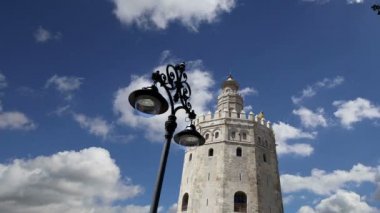 Torre del oro veya altın Kule (13. yüzyıl), bir ortaçağ Arap askeri dodecagonal watchtower seville, Endülüs, Güney İspanya 