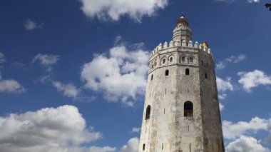 Torre del oro veya altın Kule (13. yüzyıl), bir ortaçağ Arap askeri dodecagonal watchtower seville, Endülüs, Güney İspanya 
