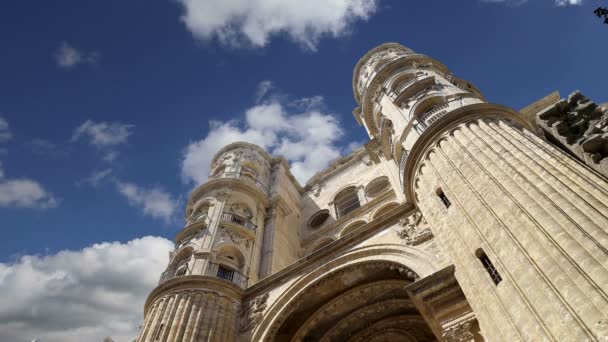 Malaga-székesegyház is a reneszánsz templomtól a város Malaga, Andalúzia, Dél-Spanyolországban. Úgy került kialakításra, 1528 és 1782 között — Stock videók