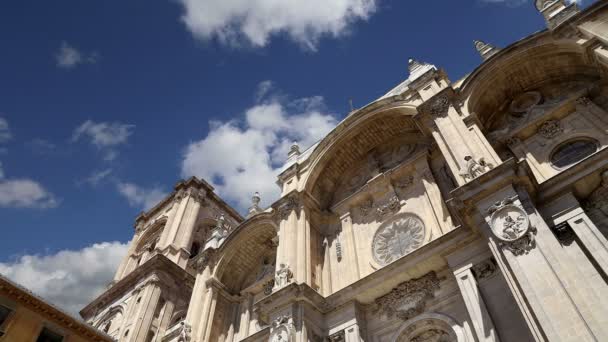 Kathedraal van Granada (kathedraal van de incarnatie) in gotische en Spaanse renaissance stijl, Andalusië, Spanje — Stockvideo