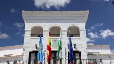  Nerja, Endülüs, İspanya'daki binalar. Bu ülkenin güneyakdeniz kıyısında, yaklaşık 50km doğusunda ofmalaga olduğunu 