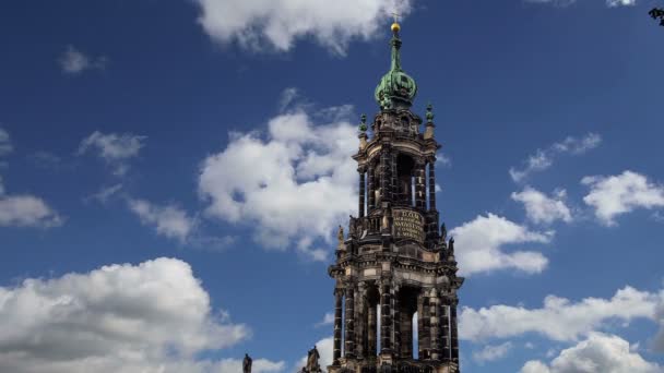 Hofkirche o Catedral de la Santísima Trinidad - iglesia barroca en Dresde, Sachsen, Alemania — Vídeo de stock