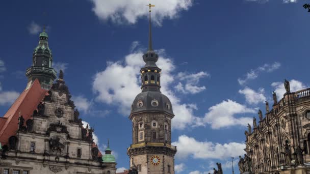 Hofkirche eller domkyrkan av treenigheten - barock kyrkan i dresden, sachsen, Tyskland — Stockvideo