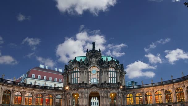 Dresden, Almanya 'daki Zwinger Sarayı (Der Dresdner Zwinger) — Stok video