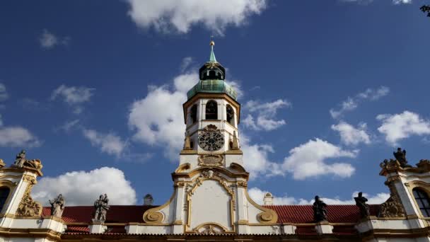 Loreta--een largepilgrimagedestination inhradcany, een district-ofprague, Tsjechië — Stockvideo