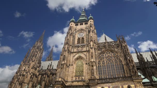 St. Vitus Cathedral (Roman Catholic cathedral ) in Prague Castle and Hradcany, Czech Republic — Stock Video