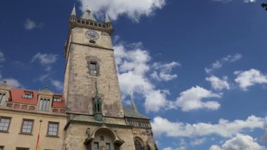Prag 'daki eski belediye binası, Çek Cumhuriyeti' nin Eski Şehir Meydanı manzarası