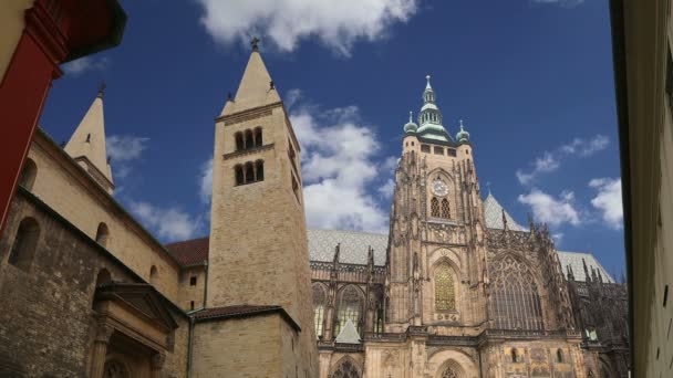 Catedral de San Vito (Catedral Católica Romana) en el Castillo de Praga y Hradjalá, República Checa — Vídeo de stock