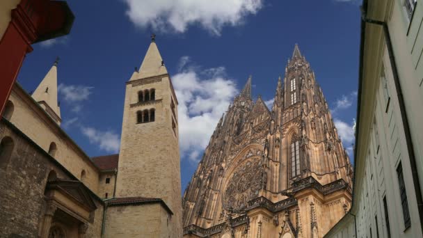 Catedral de São Vito (catedral católica romana) no Castelo de Praga e Hradcany, República Checa — Vídeo de Stock