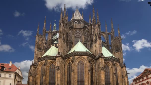 St. Vitus Cathedral (romersk-katolska katedralen) i Pragborgen och Hradcany, Tjeckien — Stockvideo