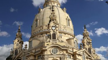 Dresden Frauenkirche (Almanca: Dresden Frauenkirche), Almanya 'nın Dresden şehrinde bulunan Lüteriyen kilisesi. 