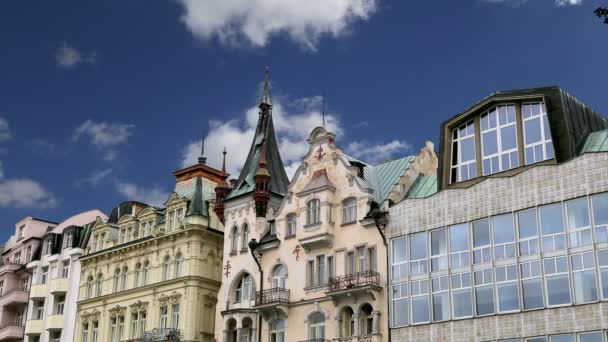 Karlovy Vary (Carlsbad) - famosa cidade termal no oeste da Boêmia, destino turístico muito popular na República Checa — Vídeo de Stock