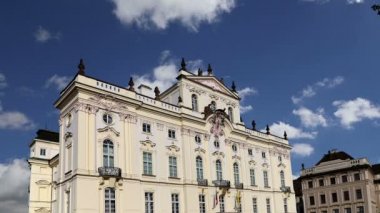 Başpiskopos Palace, ana girişinde Prague Castle, Çek Cumhuriyeti için bina ünlü. Prag Avrupa'nın en çok ziyaret edilen sermaye biridir