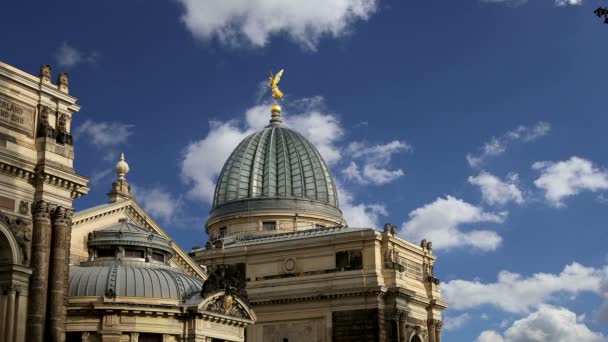 El edificio en el centro histórico de Dresde (lugares de interés), Alemania — Vídeo de stock