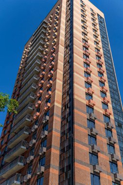 İnşaat halindeki çok katlı bina (yeni yerleşim yeri). Çeryomushki bölgesindeki yenileme programı üzerine inşa alanı, Moskova, Rusya  