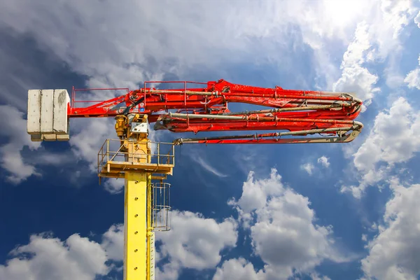 Constructiebetonnen Pomp Pompwagen Tegen Lucht — Stockfoto