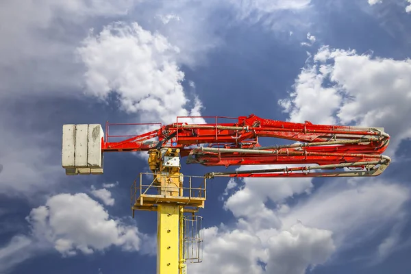 Costruzione Pompa Calcestruzzo Camion Pompa Contro Cielo — Foto Stock