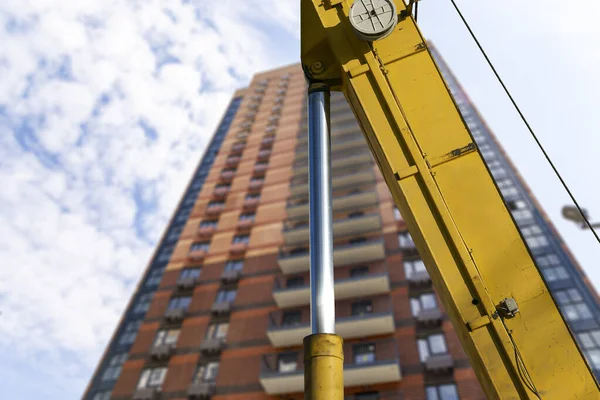 Teil Einer Baumaschine Bagger Oder Kran Mit Bau Befindlichem Mehrstöckigen — Stockfoto