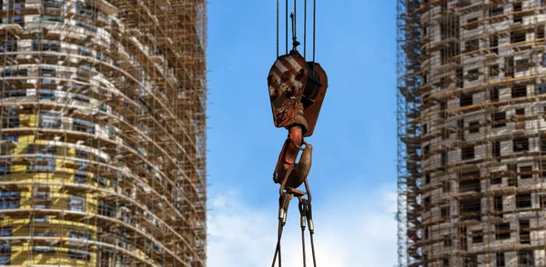 Gancho Grúa Construcción Con Edificio Varios Pisos Construcción Con Andamios — Foto de Stock