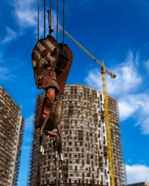 Gancho Grúa Construcción Con Edificio Varios Pisos Construcción Con Andamios — Foto de Stock