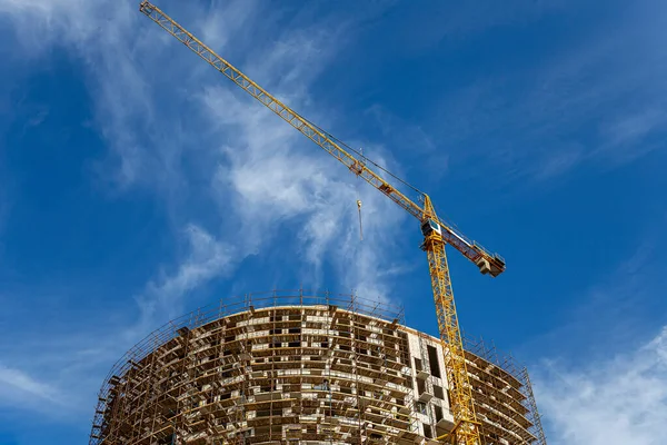 Vícepodlažní Budova Výstavbě Lešením Nový Rezidenční Komplex Moskva Rusko — Stock fotografie