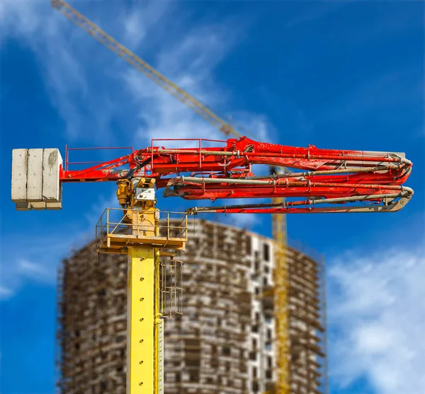 Construcción Bomba Hormigón Camión Bomba Con Edificio Varios Pisos Construcción — Foto de Stock