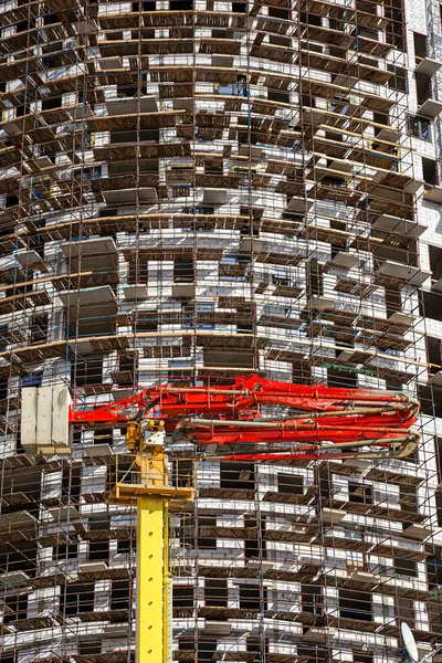 Construcción Bomba Hormigón Camión Bomba Con Edificio Varios Pisos Construcción — Foto de Stock