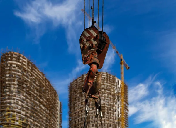 Bouw Kraanhaak Met Meerdere Verdiepingen Gebouw Aanbouw Met Steiger Nieuw — Stockfoto