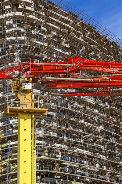 Costruzione Pompa Calcestruzzo Camion Pompa Con Edificio Più Piani Costruzione — Foto Stock