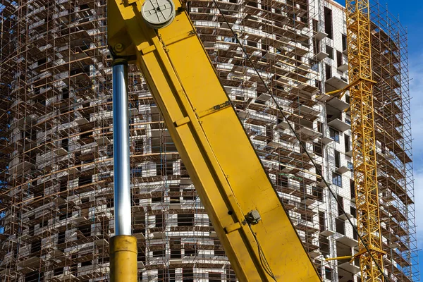 Parte Una Macchina Costruzione Escavatore Gru Con Edificio Più Piani — Foto Stock