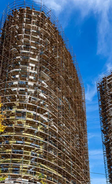 Edificio Più Piani Costruzione Con Ponteggi Nuovo Complesso Residenziale Mosca — Foto Stock