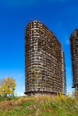 İnşaat halindeki çok katlı bina (yeni iskan kompleksi), Moskova, Rusya