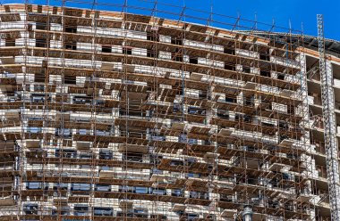 İnşaat halindeki çok katlı bina (yeni iskan kompleksi), Moskova, Rusya