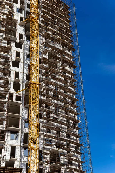 Edifício Vários Andares Construção Com Andaimes Novo Complexo Residencial Moscou — Fotografia de Stock