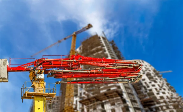 Construcción Bomba Hormigón Camión Bomba Con Edificio Varios Pisos Construcción — Foto de Stock