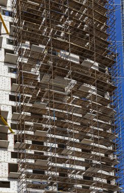 İnşaat halindeki çok katlı bina (yeni iskan kompleksi), Moskova, Rusya  