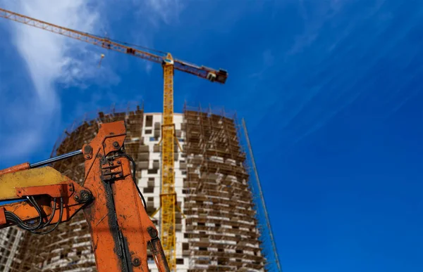 Parte Uma Máquina Construção Escavadeira Guindaste Com Edifício Vários Andares — Fotografia de Stock