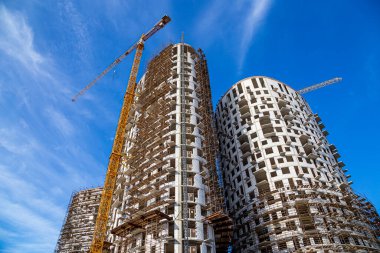 İnşaat halindeki çok katlı bina (yeni iskan kompleksi), Moskova, Rusya