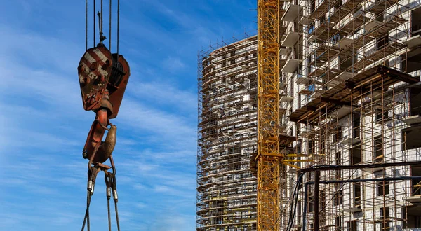 Construction Crane Hook Multi Storey Building Construction Scaffolding New Residential — Stock Photo, Image