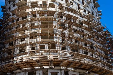 İnşaat halindeki çok katlı bina (yeni iskan kompleksi), Moskova, Rusya