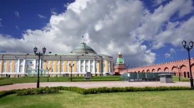 Moskova Kremlin, Rusya 'da (gün), bulutlu gökyüzüne karşı