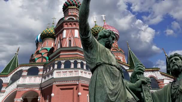 Minin Och Pojarsky Monument Restes 1818 Nära Saint Basil Katedralen — Stockvideo