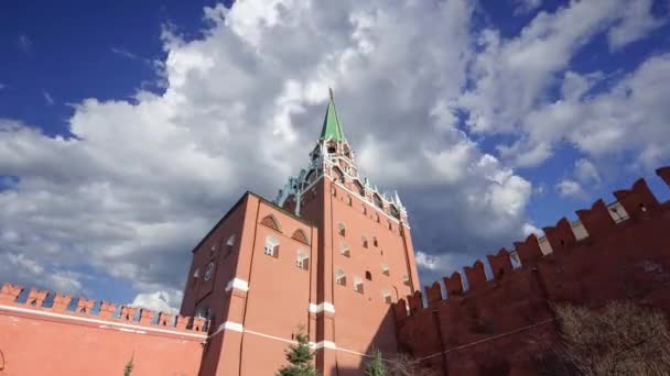 莫斯科克里姆林宫对着移动的云彩 俄罗斯 — 图库视频影像
