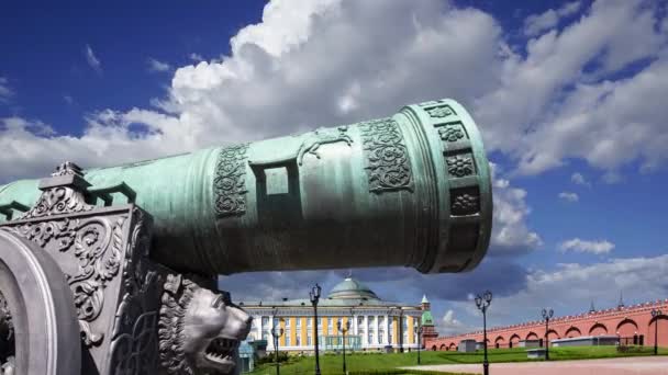 Tsar Cannon Mot Rörliga Molnen Moskva Kreml Ryssland Stor Meter — Stockvideo