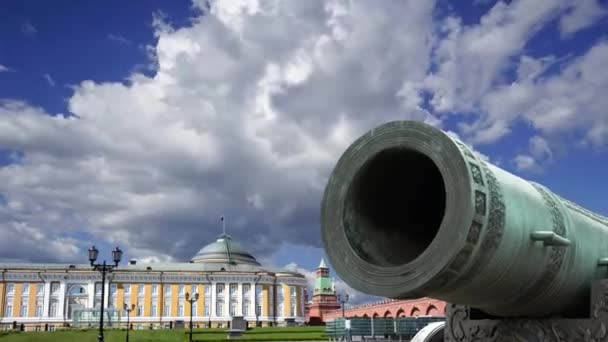 Tsar Cannon Mot Rörliga Molnen Moskva Kreml Ryssland Stor Meter — Stockvideo