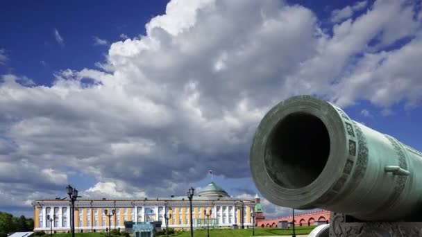 Tsar Cannon Mot Rörliga Molnen Moskva Kreml Ryssland Stor Meter — Stockvideo