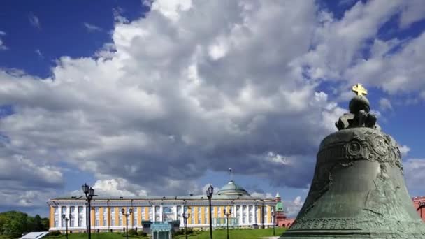 Hareketli Bulutlara Karşı Çar Bell Moskova Kremlin Rusya Çar Kolokol — Stok video