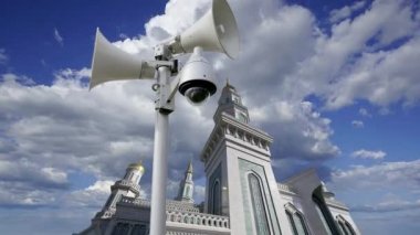 Moskova Katedral Camii hareketli bulutlara karşı, Rusya -- Moskova 'nın ana camisi, yeni bir dönüm noktası 