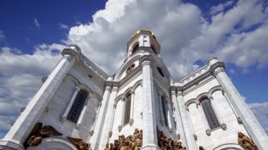 Kurtarıcı Katedral İsa (gün) hareket eden bulutlara karşı, Moskova, Rusya